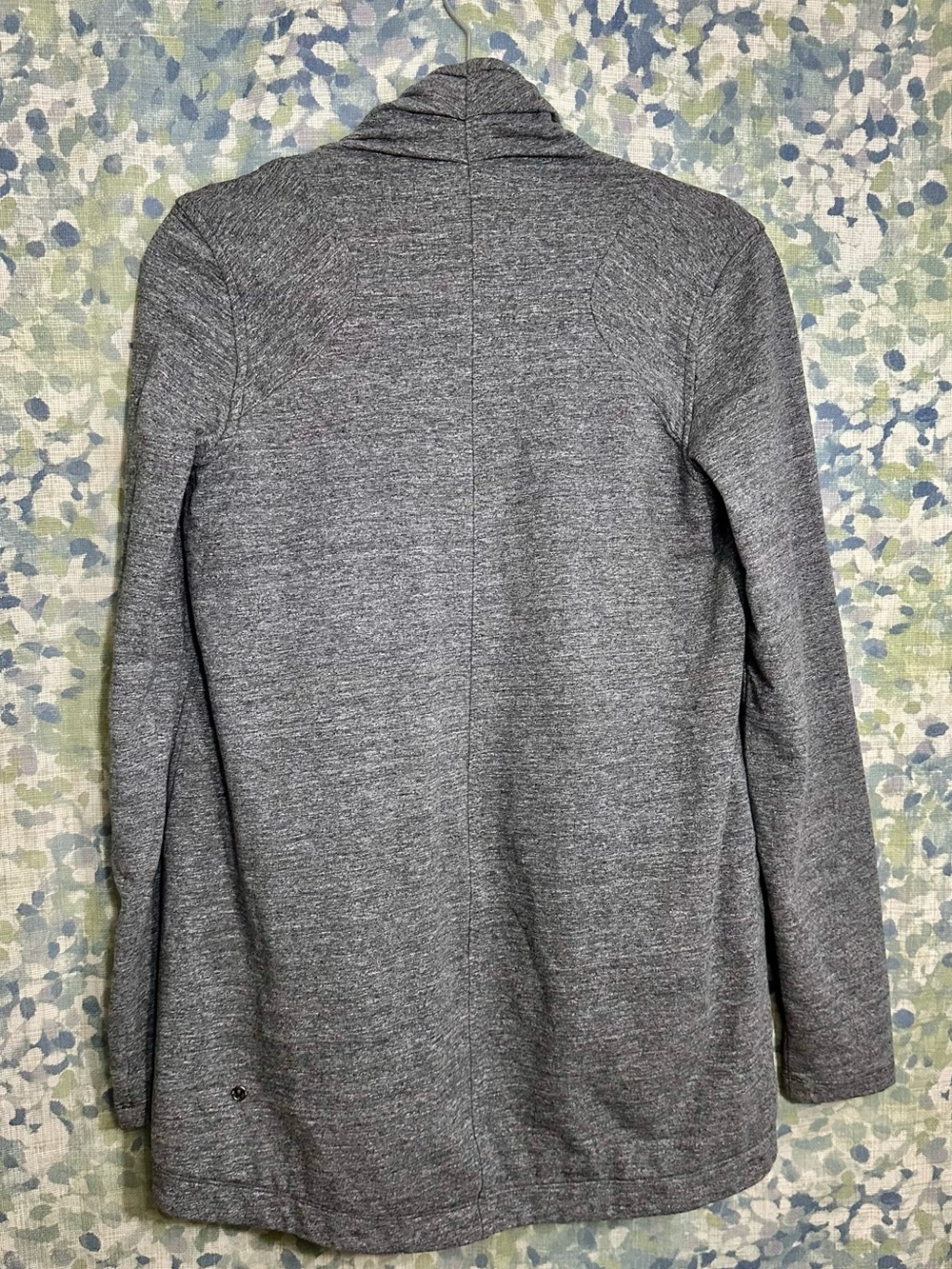 Lululemon Heather Gray Asymmetrical Wrap Cardigan Jacket Size 4 - Picture 5 of 6